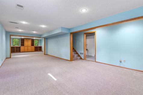 1933 Charlton Street West Saint Paul MN 55118