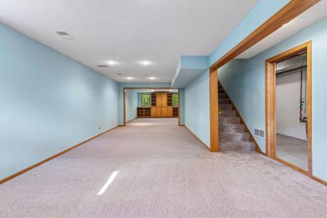 1933 Charlton Street West Saint Paul MN 55118