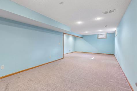 1933 Charlton Street West Saint Paul MN 55118