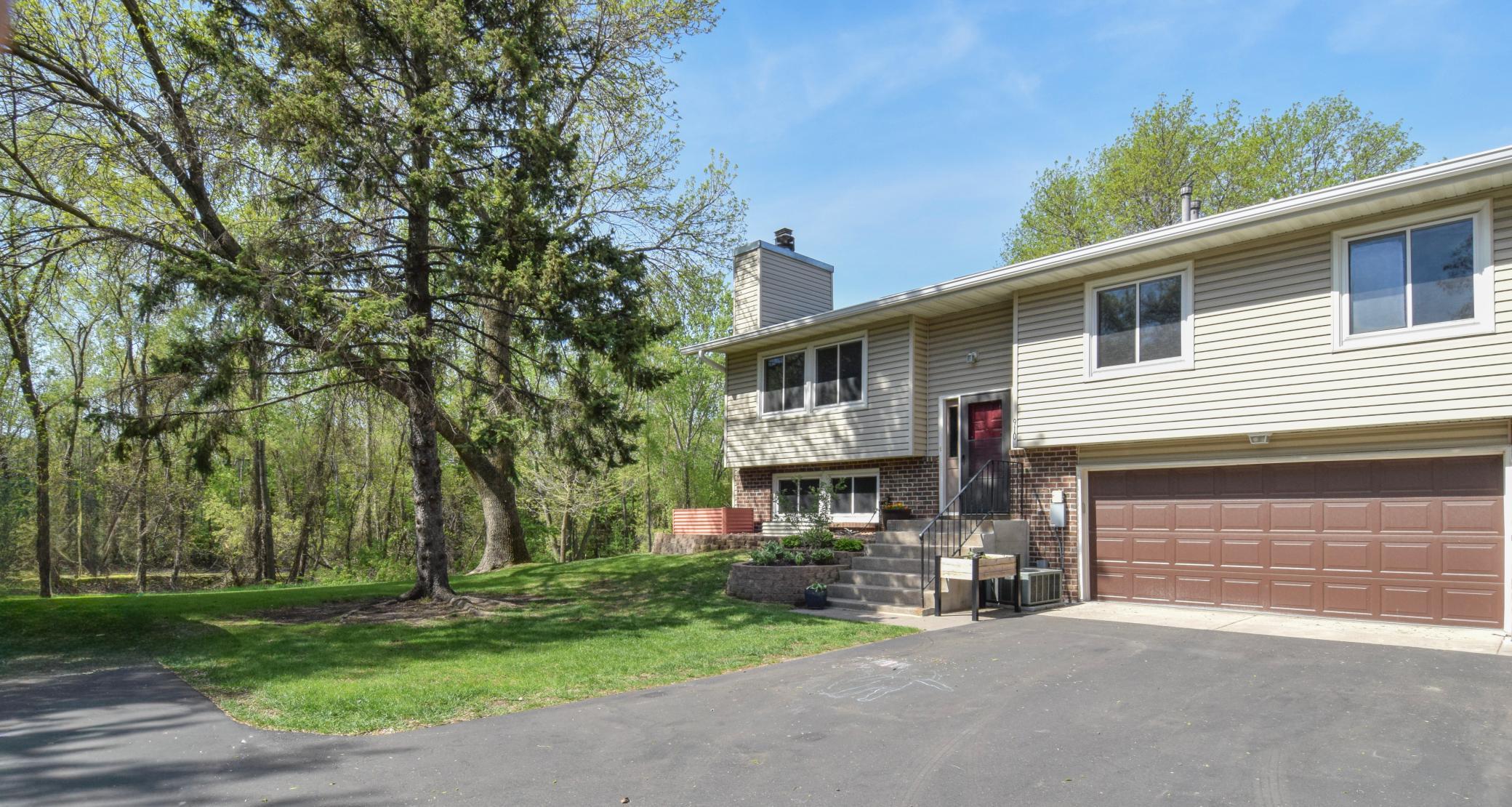 910 94th Avenue NE Blaine MN 55434
