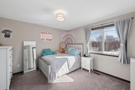 31346 Naples Street NE Cambridge MN 55008