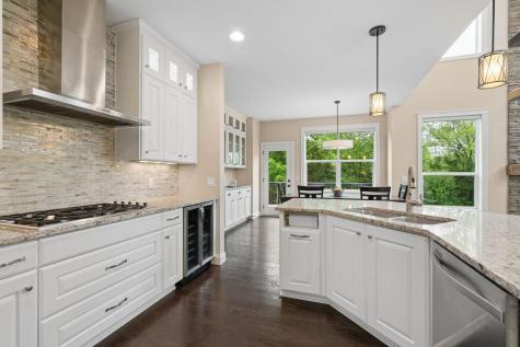 1202 Rosemary Lane Chaska MN 55318