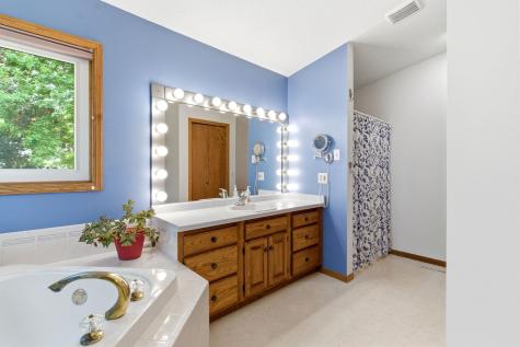 2112 Parkwood Hills Drive NE Rochester MN 55906