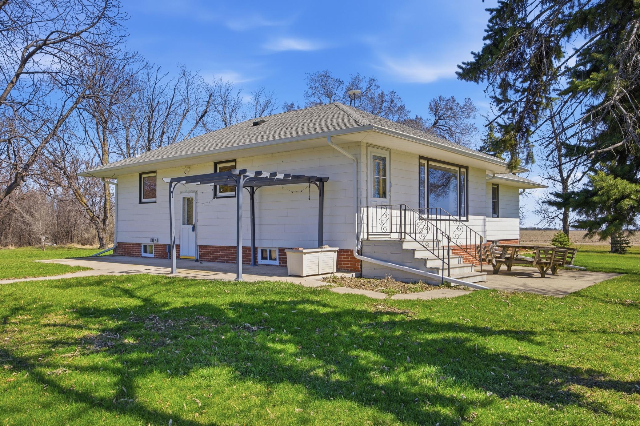 5555 167th Avenue SE Kindred ND 58051