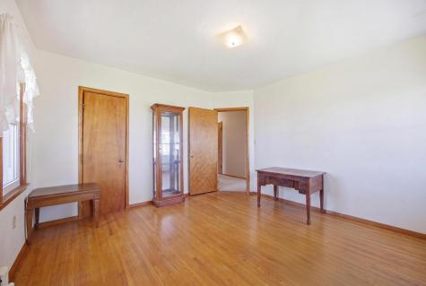 5555 167th Avenue SE Kindred ND 58051