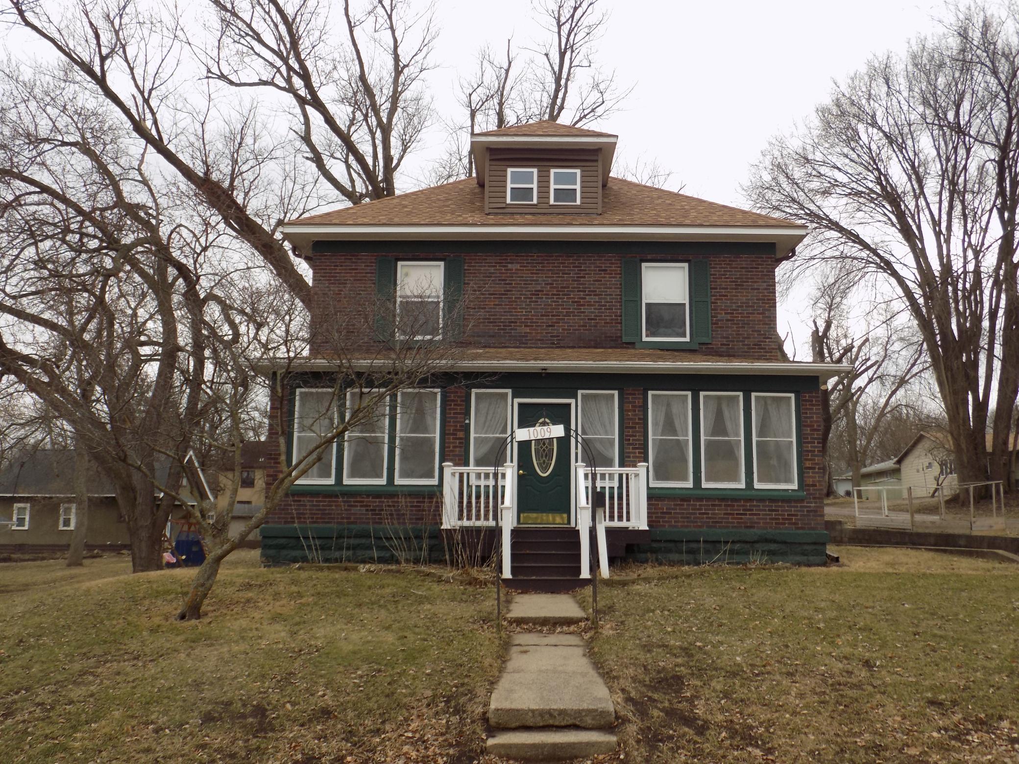 1009 South Street Jackson MN 56143