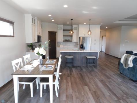 4203 Pine Parkway S Fargo ND 58104