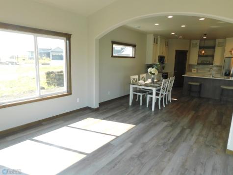 4203 Pine Parkway S Fargo ND 58104