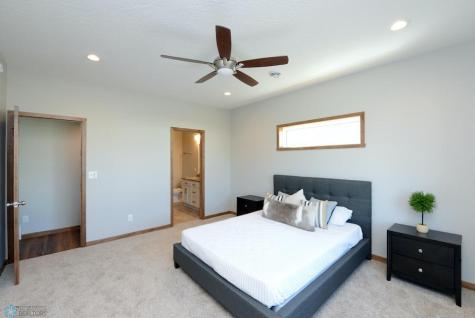 4203 Pine Parkway S Fargo ND 58104