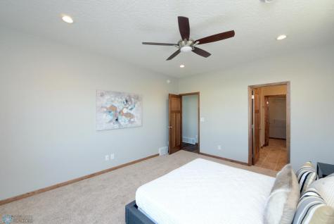 4203 Pine Parkway S Fargo ND 58104