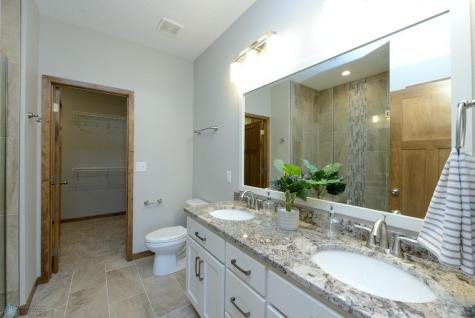 4203 Pine Parkway S Fargo ND 58104