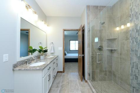 4203 Pine Parkway S Fargo ND 58104