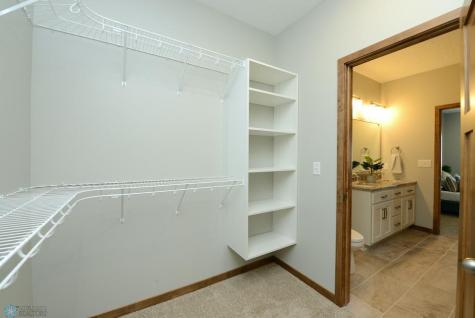 4203 Pine Parkway S Fargo ND 58104