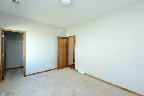 4203 Pine Parkway S Fargo ND 58104