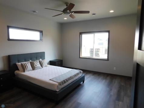 4203 Pine Parkway S Fargo ND 58104