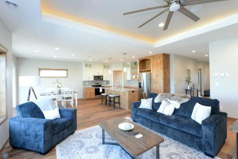 4203 Pine Parkway S Fargo ND 58104