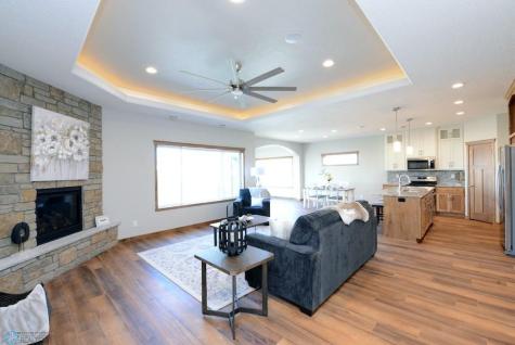 4203 Pine Parkway S Fargo ND 58104