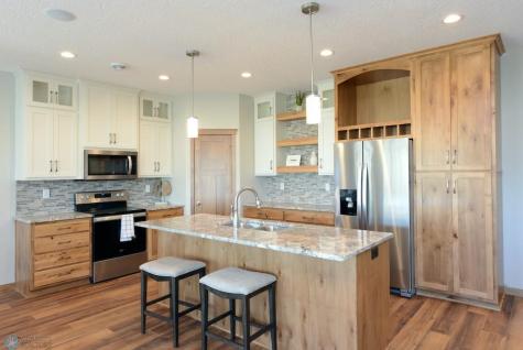 4203 Pine Parkway S Fargo ND 58104