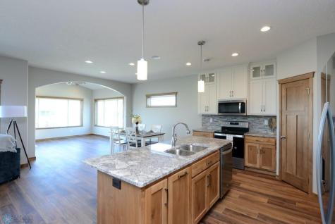 4203 Pine Parkway S Fargo ND 58104