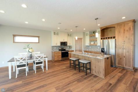 4203 Pine Parkway S Fargo ND 58104