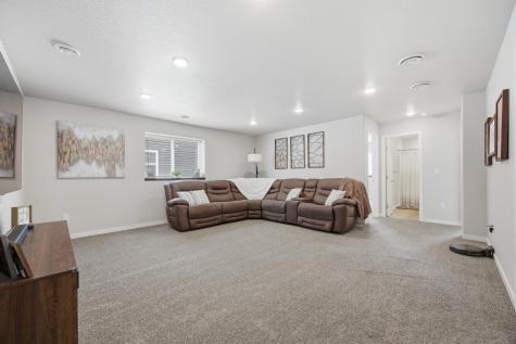 709 1st Avenue Horace ND 58047