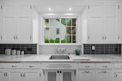 200 Thomas Avenue S Minneapolis MN 55405