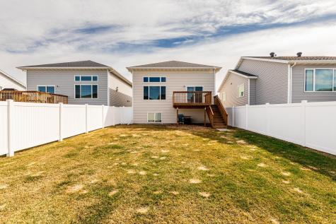 1567 68th Avenue S Fargo ND 58104