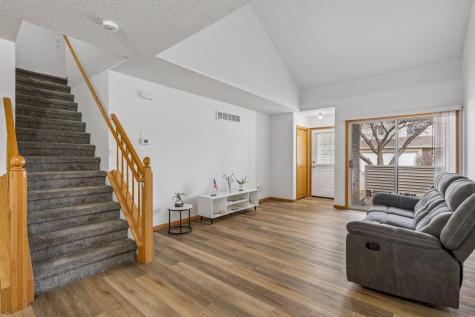7893 Hemingway Avenue S Cottage Grove MN 55016