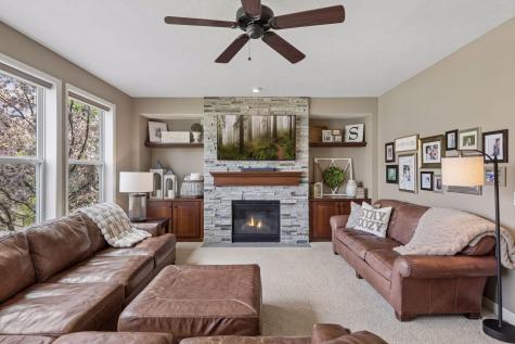2109 Valley Creek Lane Shakopee MN 55379