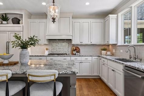 6671 Amberwood Lane Chanhassen MN 55317