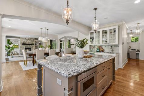 6671 Amberwood Lane Chanhassen MN 55317