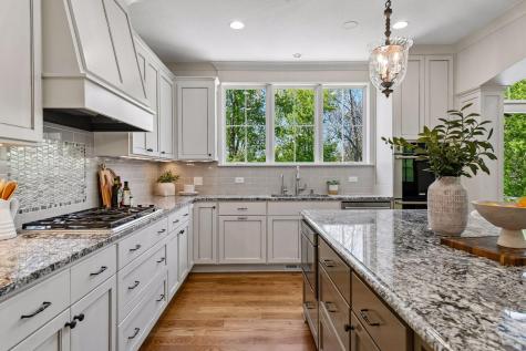 6671 Amberwood Lane Chanhassen MN 55317