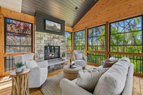 6671 Amberwood Lane Chanhassen MN 55317