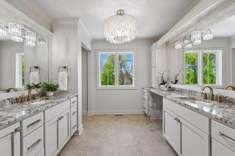 6671 Amberwood Lane Chanhassen MN 55317
