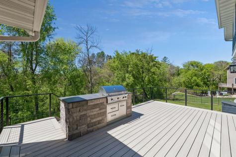 6671 Amberwood Lane Chanhassen MN 55317