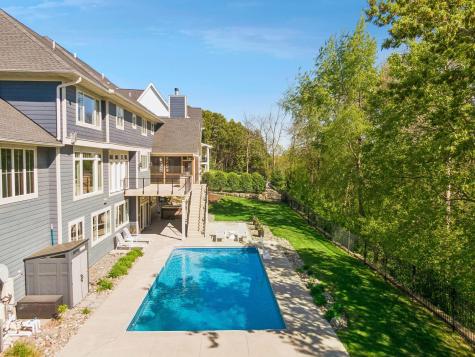6671 Amberwood Lane Chanhassen MN 55317