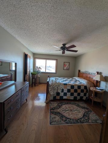 2445 Crestwood Drive North Saint Paul MN 55109