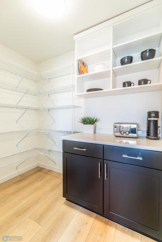 6841 Sunrise Point Horace ND 58047