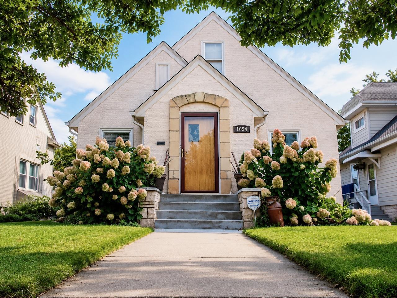 1654 Juno Avenue Saint Paul MN 55116