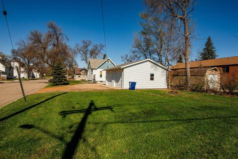 711 Oak Street Lisbon ND 58054