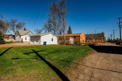 711 Oak Street Lisbon ND 58054