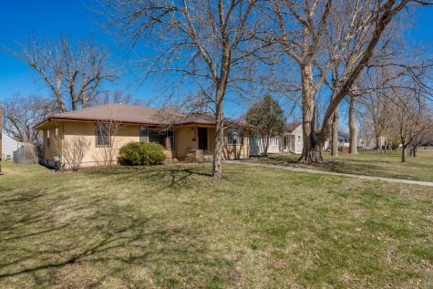 709 Shakopee Avenue E Shakopee MN 55379