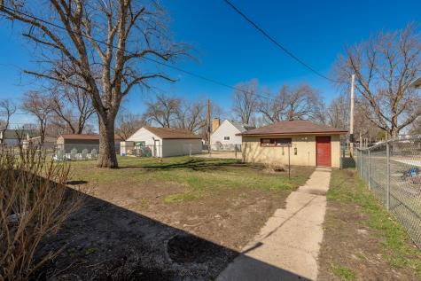 709 Shakopee Avenue E Shakopee MN 55379