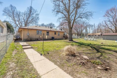 709 Shakopee Avenue E Shakopee MN 55379