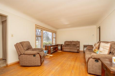 709 Shakopee Avenue E Shakopee MN 55379
