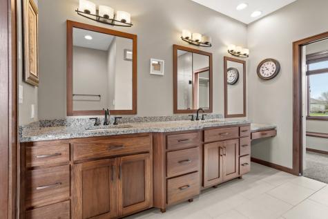 4856 2nd Street SW Moorhead MN 56560