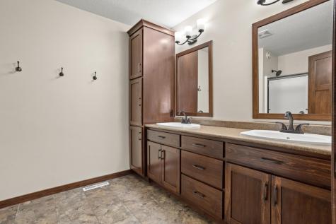 4856 2nd Street SW Moorhead MN 56560