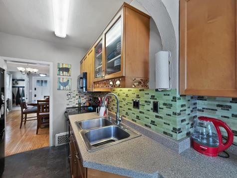 337 Elmwood Avenue S Fargo ND 58103