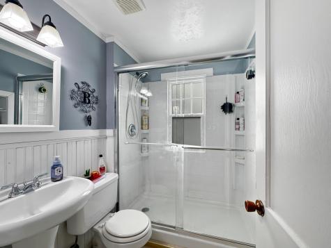 337 Elmwood Avenue S Fargo ND 58103