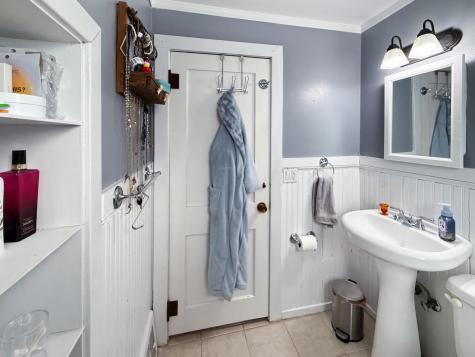 337 Elmwood Avenue S Fargo ND 58103